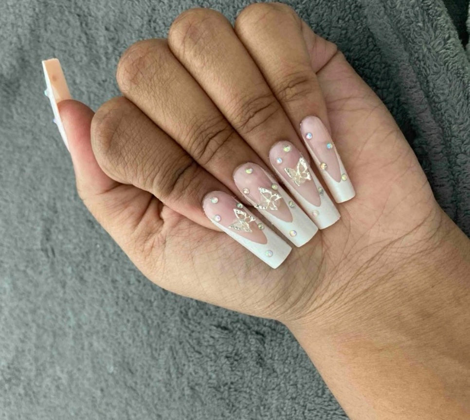 “Snow White” press on nails