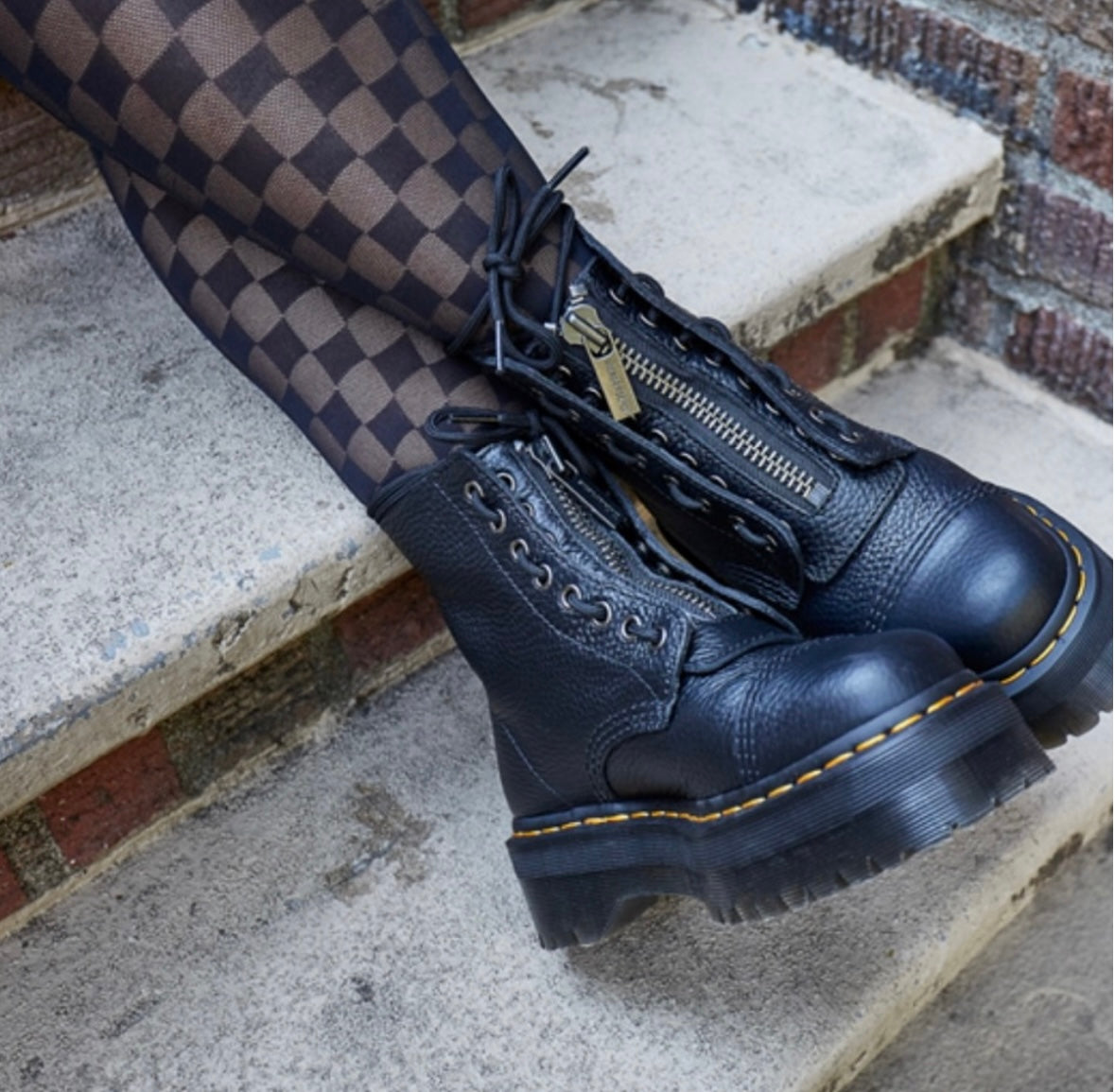 Women Dr. Martens Sinclair platform boots - black