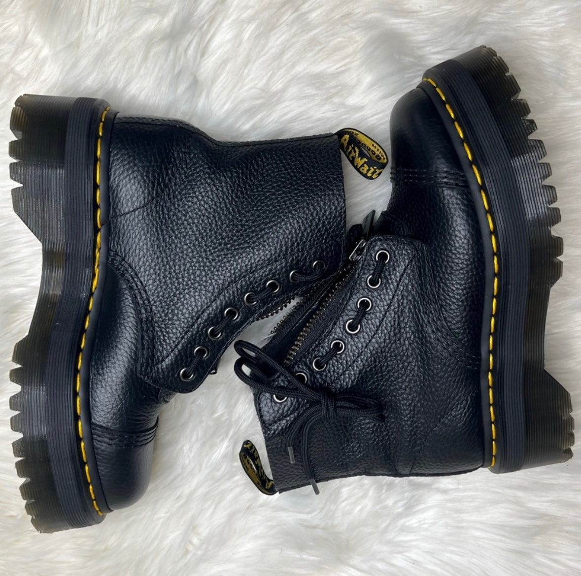 Women Dr. Martens Sinclair platform boots - black