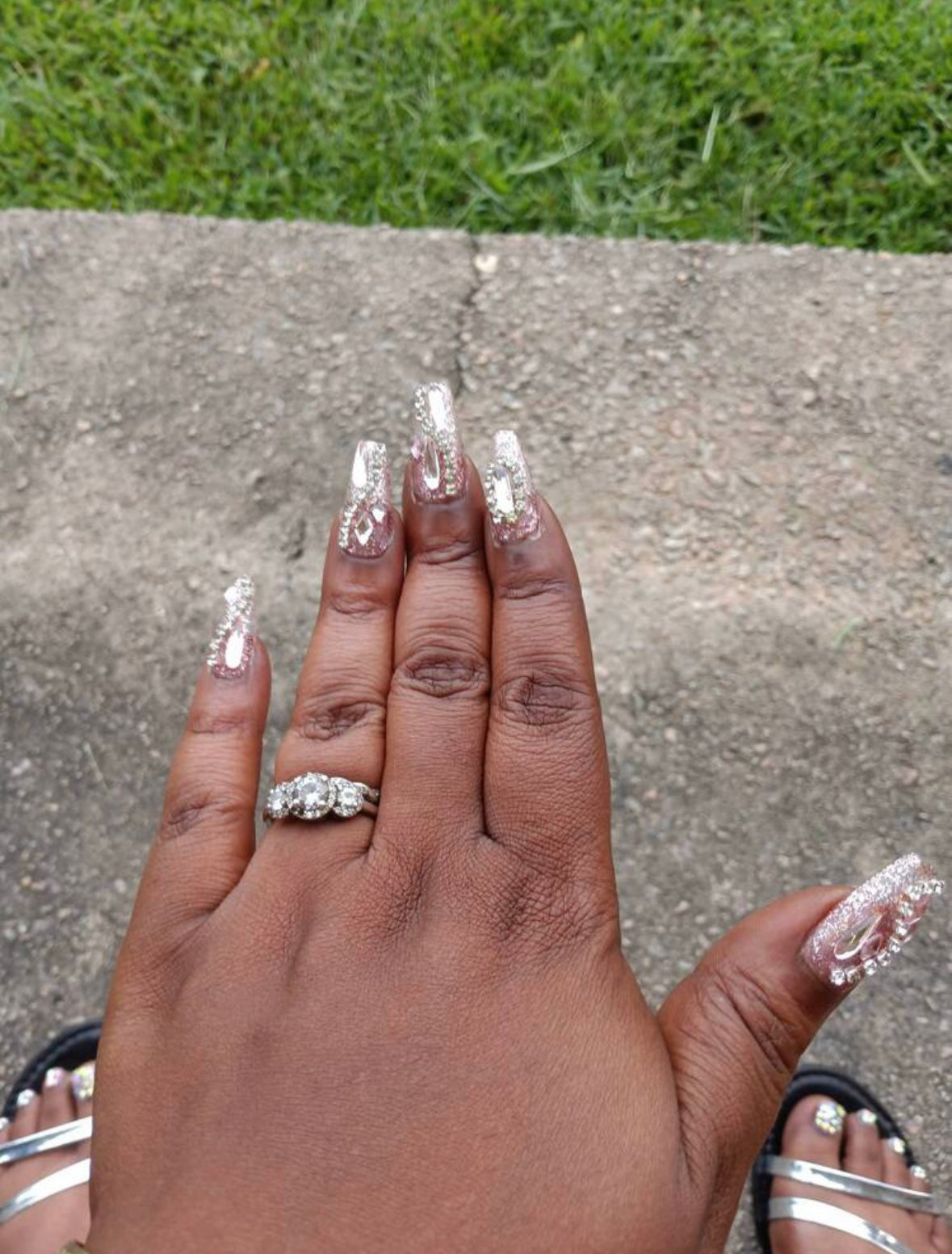“Iced out” press on nails