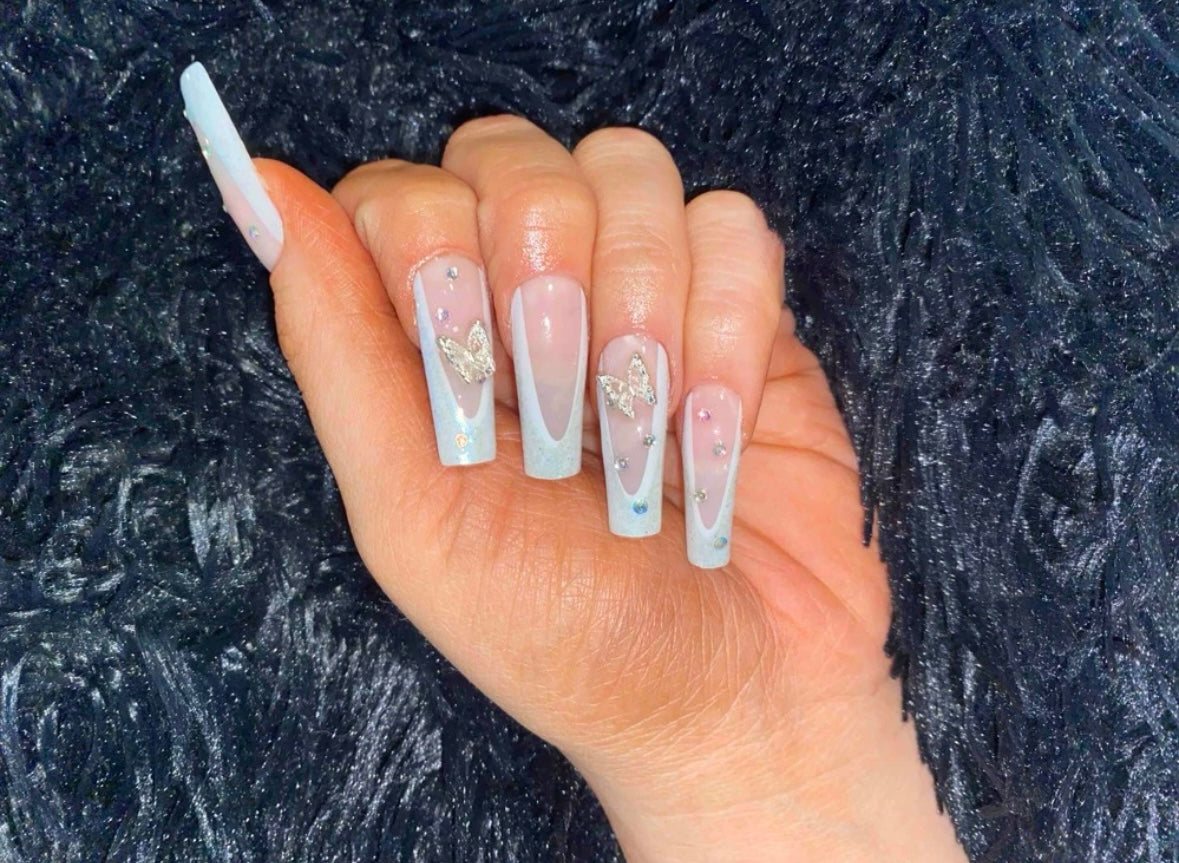 “Snow White” press on nails