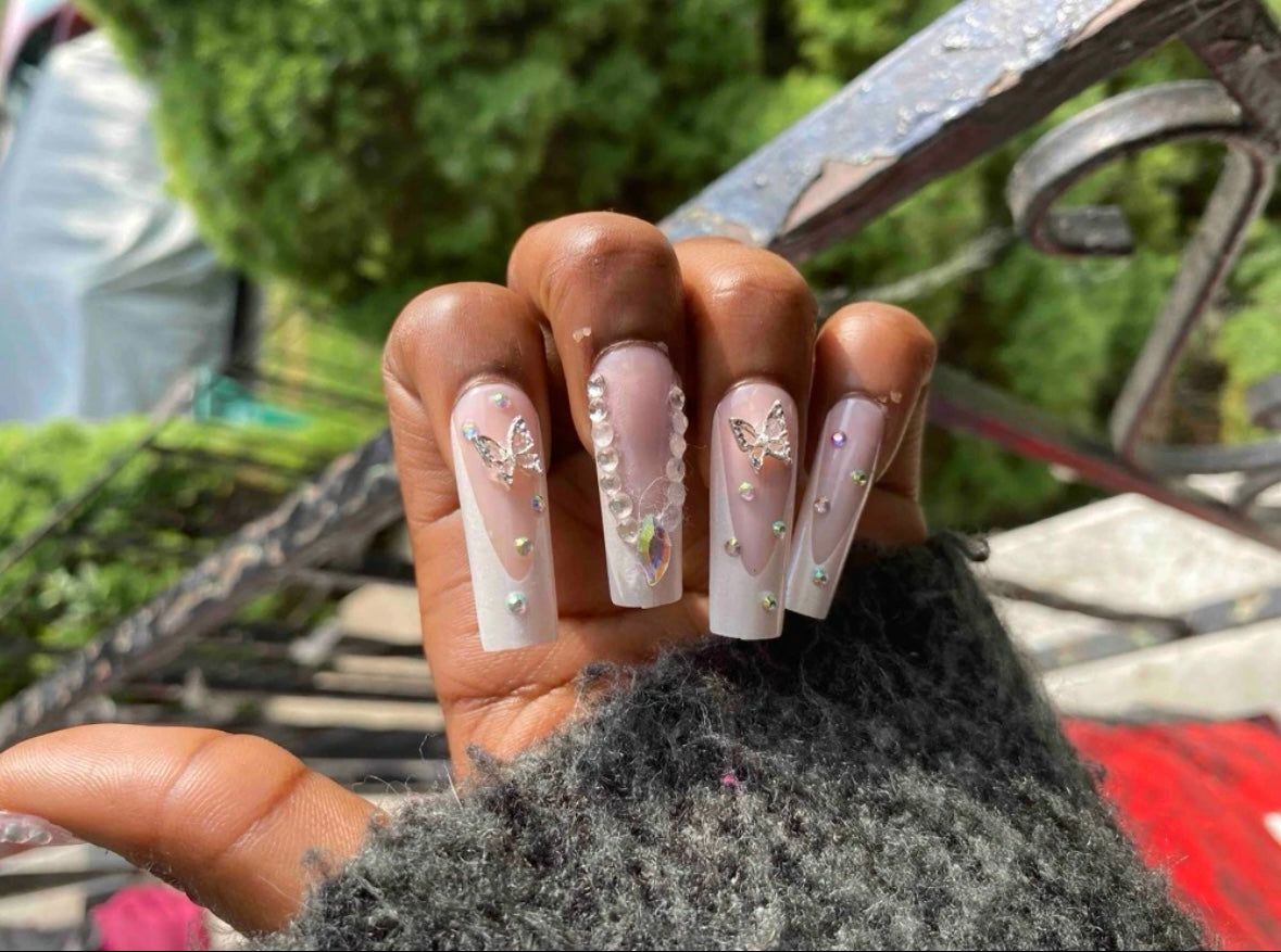 “Snow White” press on nails