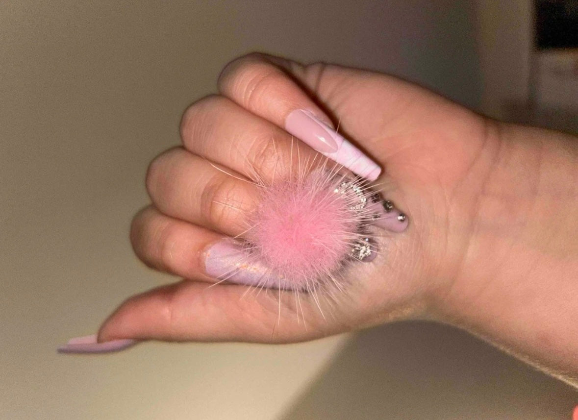 “Pink Barbie” press on nails