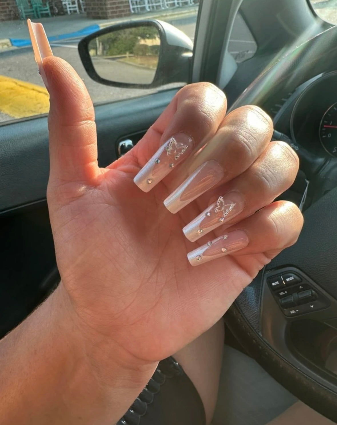 “Snow White” press on nails