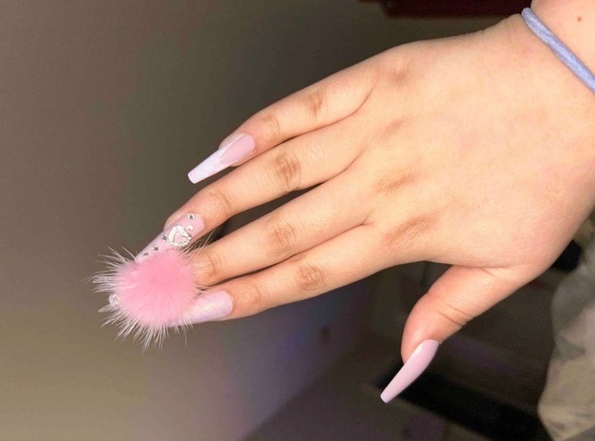 “Pink Barbie” press on nails