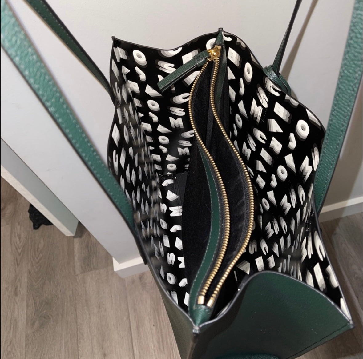 Like new Mark Jacob tote bag